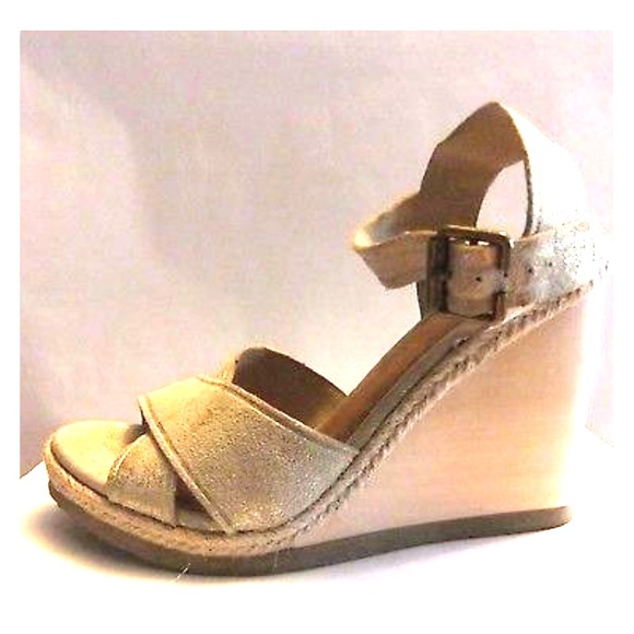 Maddy Wood Wedge Size 8 in Gold - Picture 1 of 4